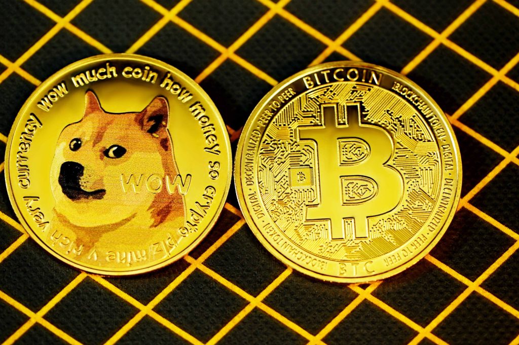 Deneyimli Analist, Bitcoin (BTC) ve Dogecoin (DOGE) Fiyatında Korunması Gereken Çok Kritik Seviyeleri Paylaştı